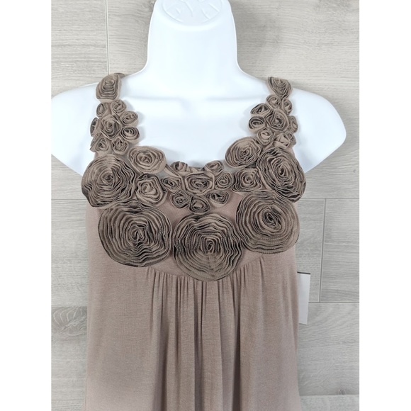 NWT Dress with Rosette Detail/Bubble Hem Sz M - Picture 4 of 8